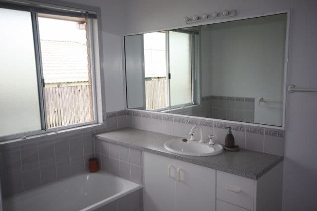 11 Dumfries Court, BEACONSFIELD QLD 4740, Beaconsfield - Thumbnail 7