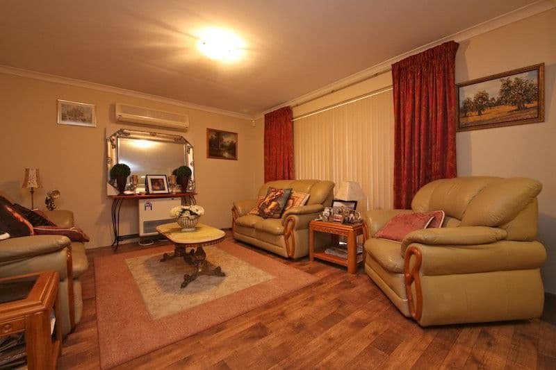 70 Bottlebrush Drive, KIARA WA 6054, Kiara - Thumbnail 6