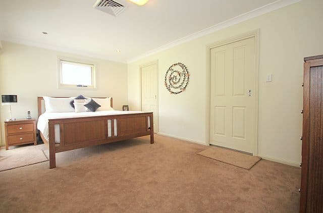 9 Binalong Avenue, GEORGES HALL NSW 2198, Georges Hall - Thumbnail 8