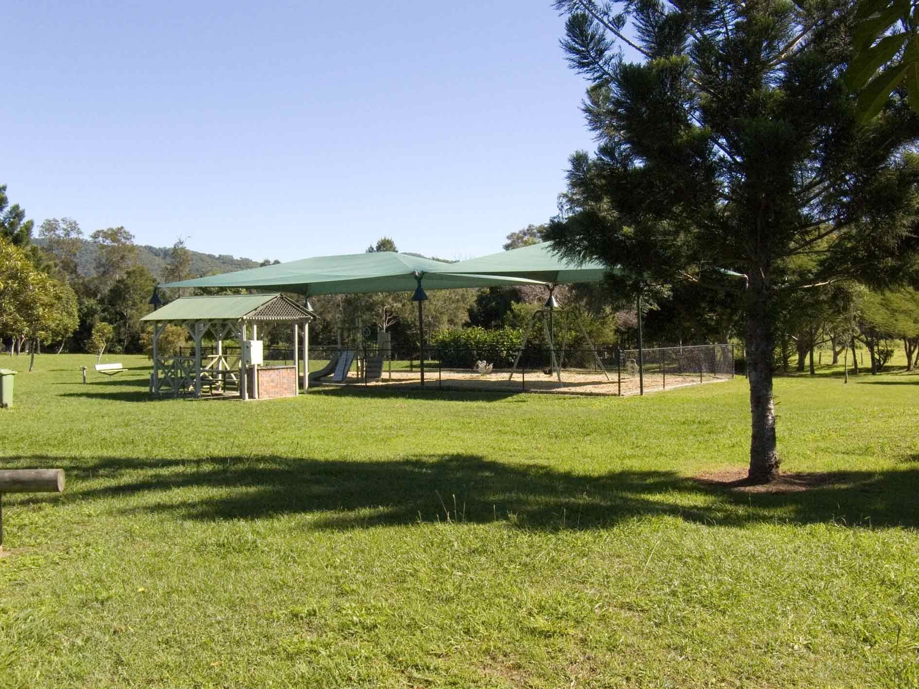 24 Blueash Crescent, OXENFORD QLD 4210, Oxenford - Thumbnail 2