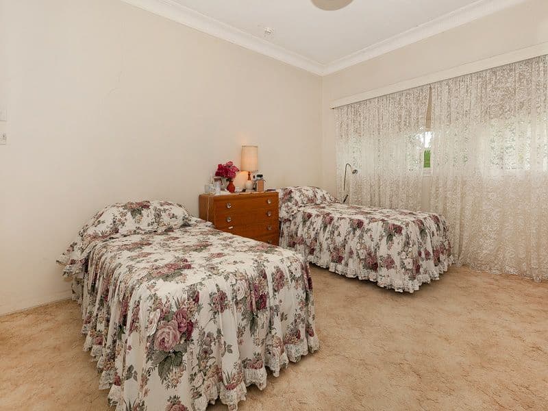212 Oxley Road, GRACEVILLE QLD 4075, Graceville - Thumbnail 6