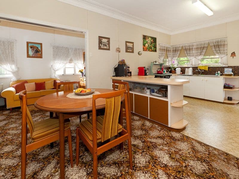 212 Oxley Road, GRACEVILLE QLD 4075, Graceville - Thumbnail 3
