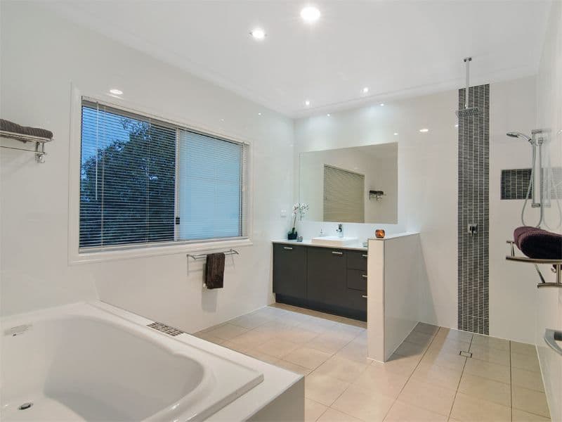 11 Bertha Street, WOOLOOWIN QLD 4030, Wooloowin - Thumbnail 7