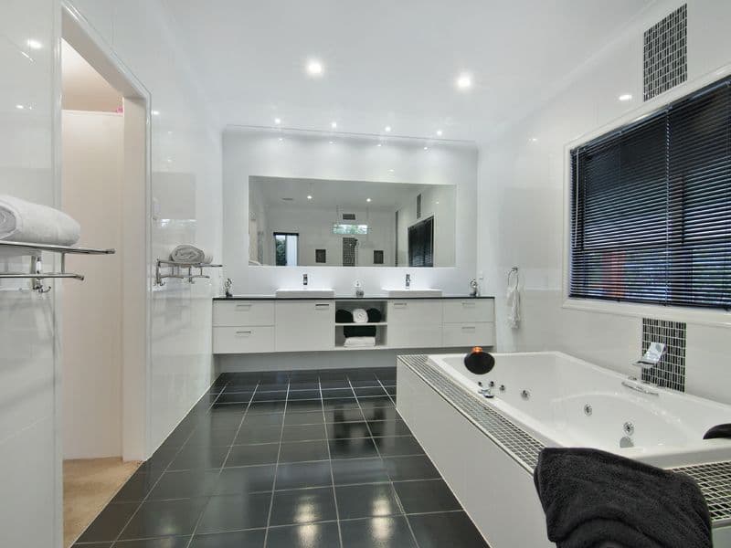 11 Bertha Street, WOOLOOWIN QLD 4030, Wooloowin - Thumbnail 5