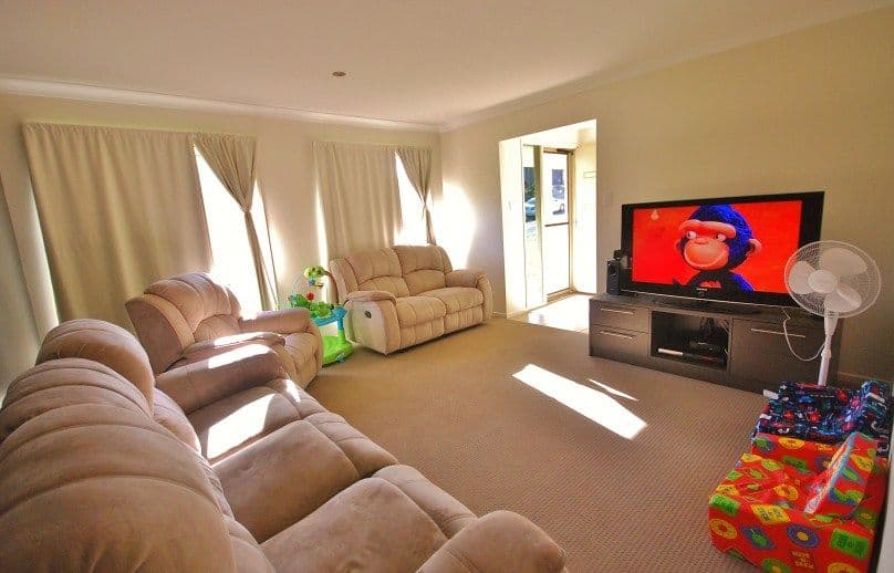 31 Smerdon Way, GLASS HOUSE MOUNTAINS QLD 4518, Glass House Mountains - Thumbnail 2