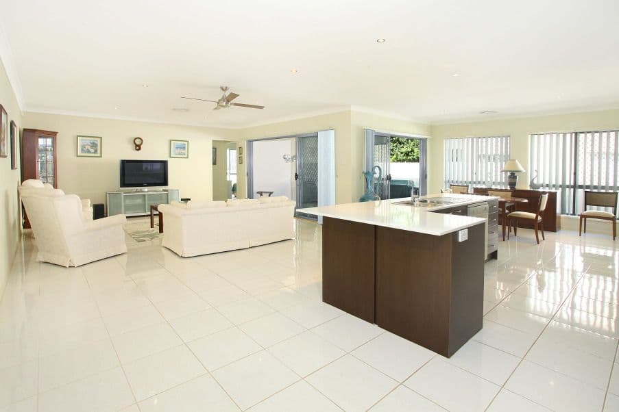 18 Heights Drive, ROBINA QLD 4226, Robina - Thumbnail 5