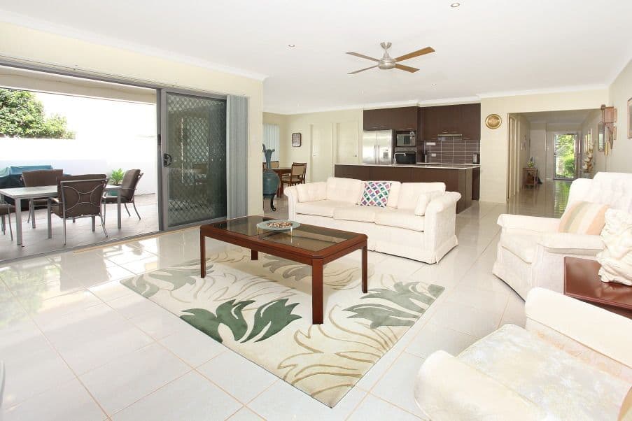 18 Heights Drive, ROBINA QLD 4226, Robina - Thumbnail 2