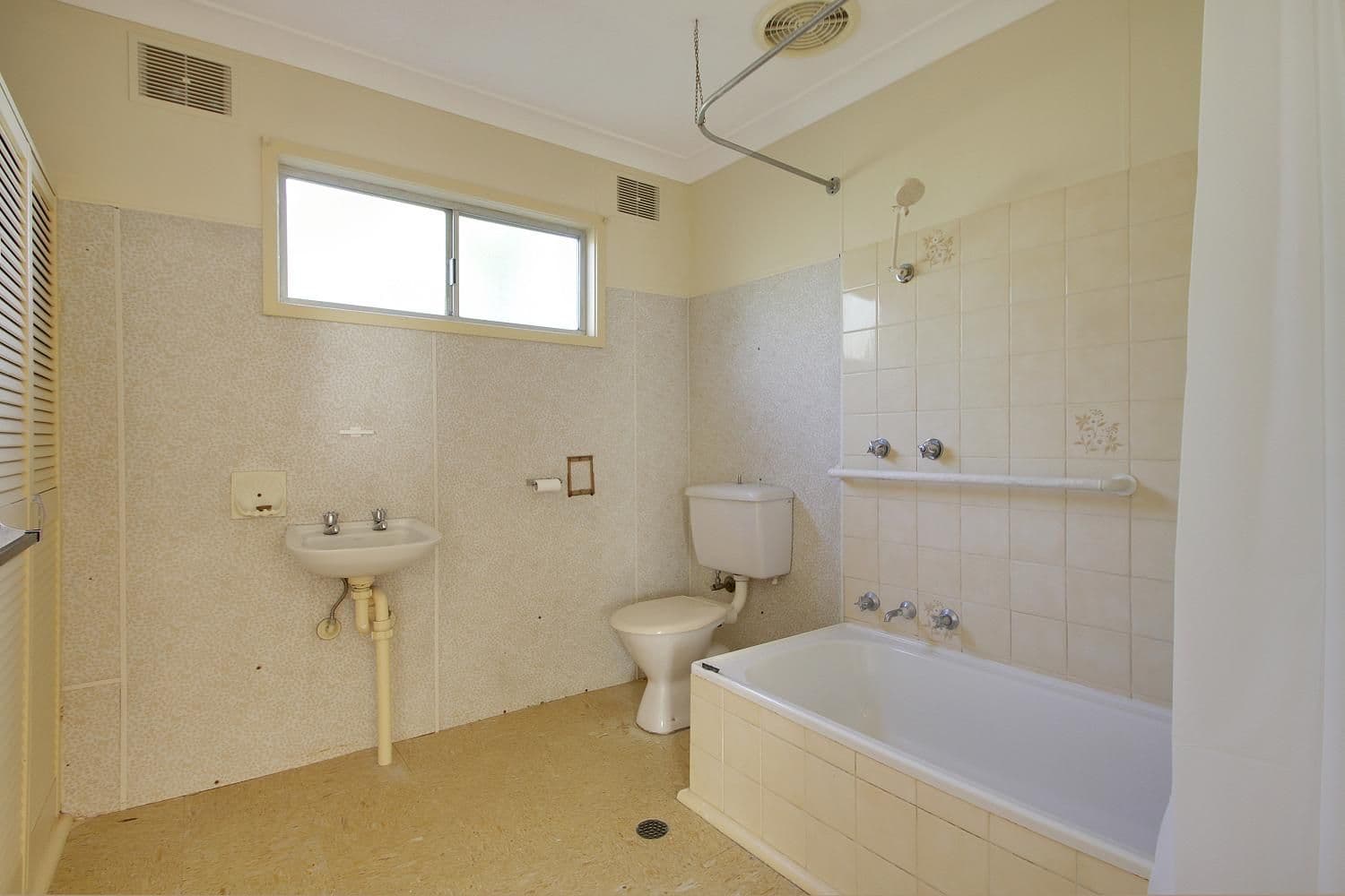 15 Hillview Road, GOULBURN NSW 2580, Goulburn - Thumbnail 4
