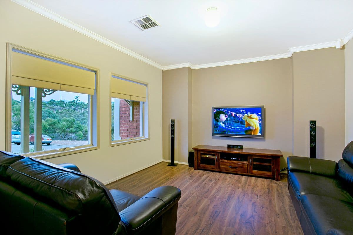 33 Parkway Avenue, WALKLEY HEIGHTS SA 5098, Walkley Heights - Thumbnail 2