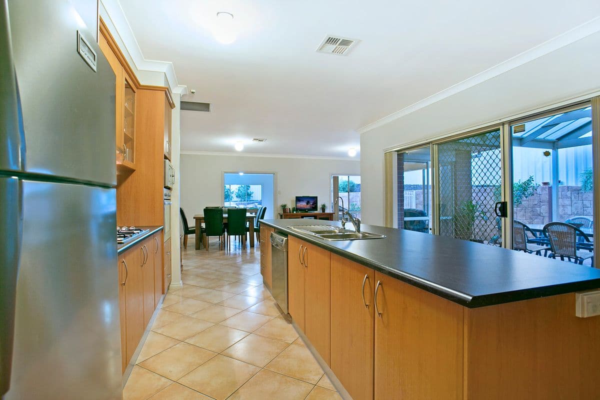 33 Parkway Avenue, WALKLEY HEIGHTS SA 5098, Walkley Heights - Thumbnail 4
