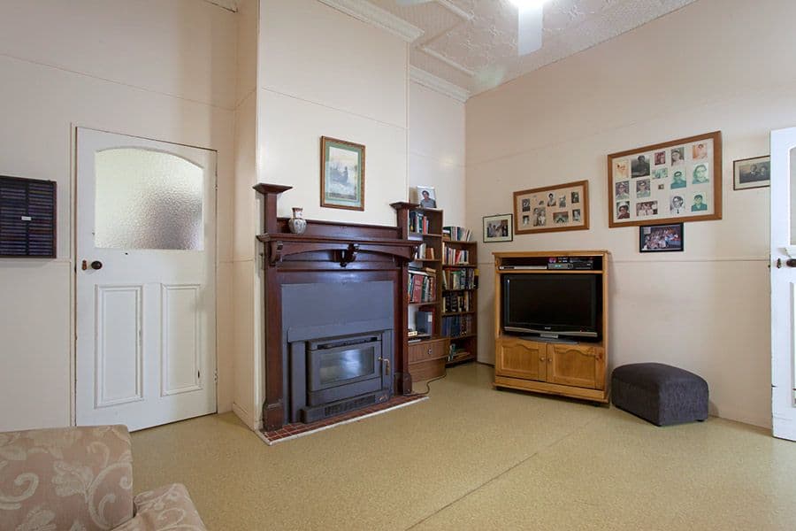13 Bothwell Street, Newtown QLD 4350, Newtown - Thumbnail 2