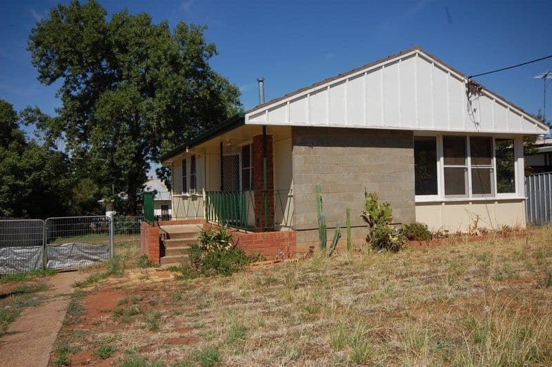 5 McNabb Crescent, GRIFFITH NSW 2680, Griffith - Thumbnail 3