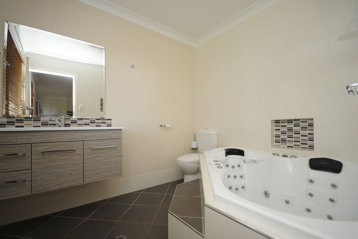 10 Wentworth Street, CENTENARY HEIGHTS QLD 4350, Centenary Heights - Thumbnail 7