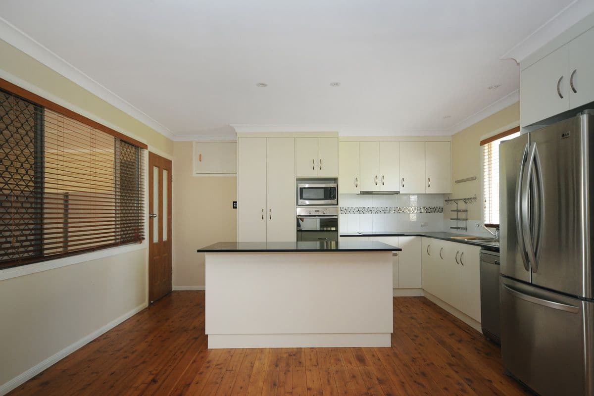 10 Wentworth Street, CENTENARY HEIGHTS QLD 4350, Centenary Heights - Thumbnail 4
