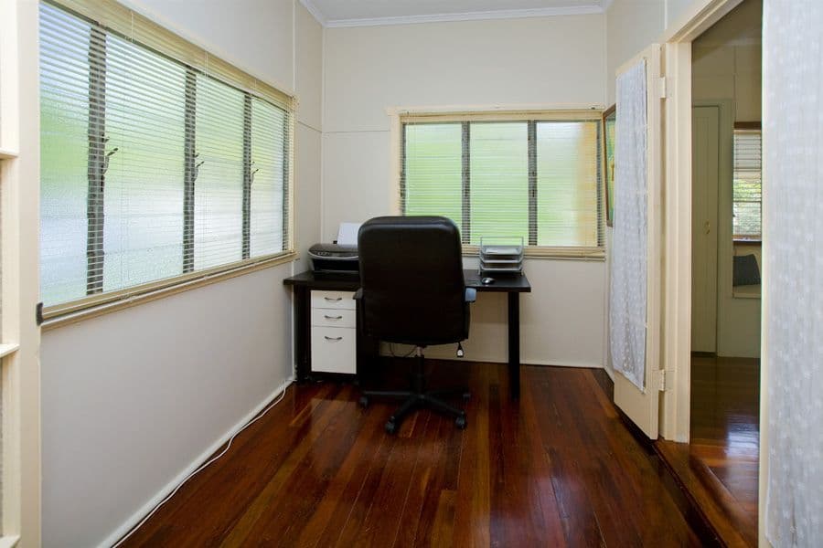 43 Boronia Avenue, HOLLAND PARK WEST QLD 4121, Holland Park West - Thumbnail 5