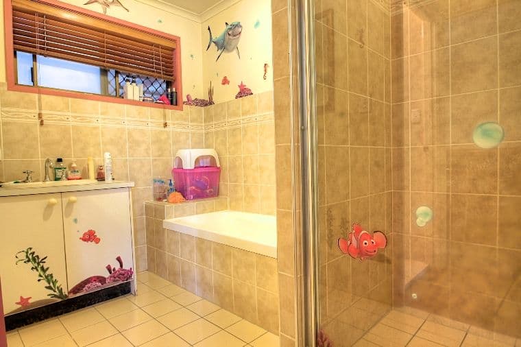 46 GLENELG Drive, BRASSALL QLD 4305, Brassall - Thumbnail 8