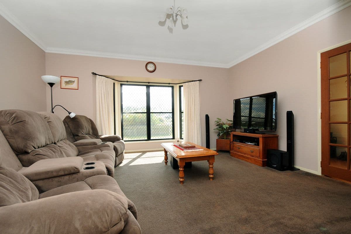 3 Andrews Court, HODGSON VALE QLD 4352, Hodgson Vale - Thumbnail 2