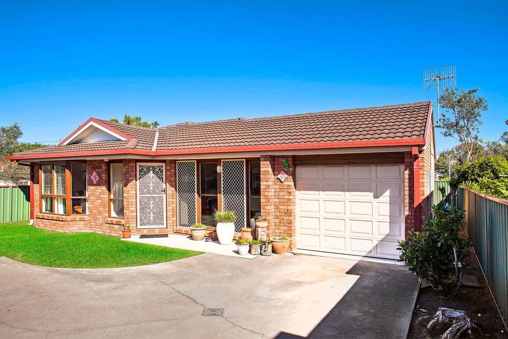 17 Yethonga Avenue, BLUE BAY NSW 2261, Blue Bay - Image 1
