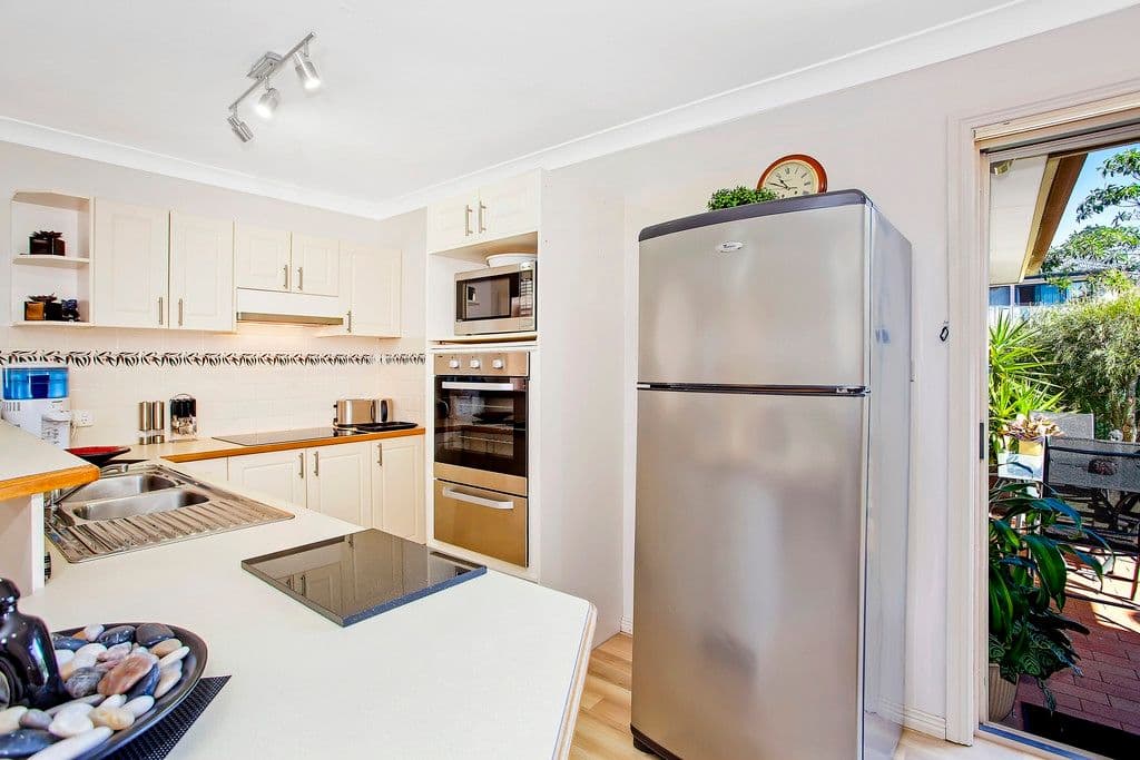 17 Yethonga Avenue, BLUE BAY NSW 2261, Blue Bay - Thumbnail 4