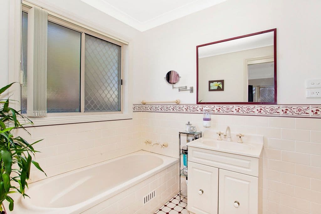 17 Yethonga Avenue, BLUE BAY NSW 2261, Blue Bay - Thumbnail 7