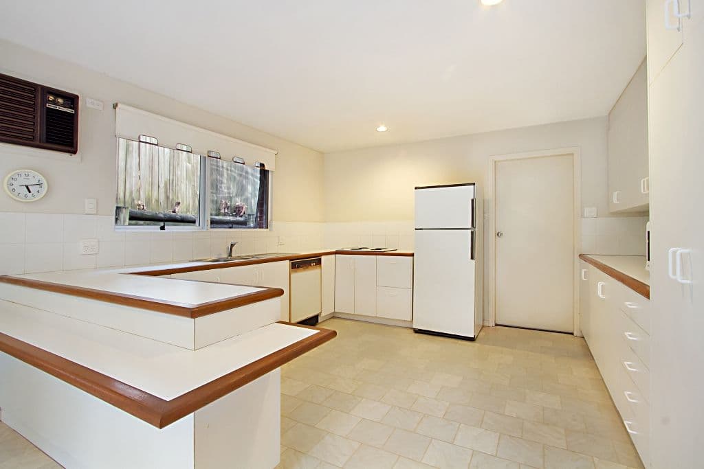 9 Halimah Street, CHAPEL HILL QLD 4069, Chapel Hill - Thumbnail 4
