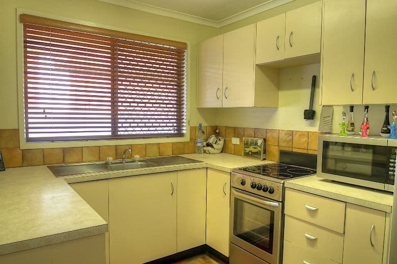 46 GLENELG Drive, BRASSALL QLD 4305, Brassall - Thumbnail 2