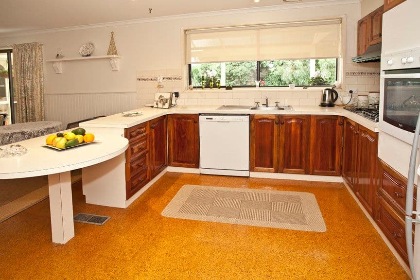 5 Pineview Close, WHEELERS HILL VIC 3150, Wheelers Hill - Thumbnail 2