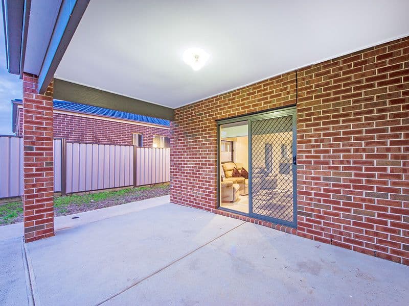 15 Connor Drive, BURNSIDE HEIGHTS VIC 3023, Burnside Heights - Thumbnail 5