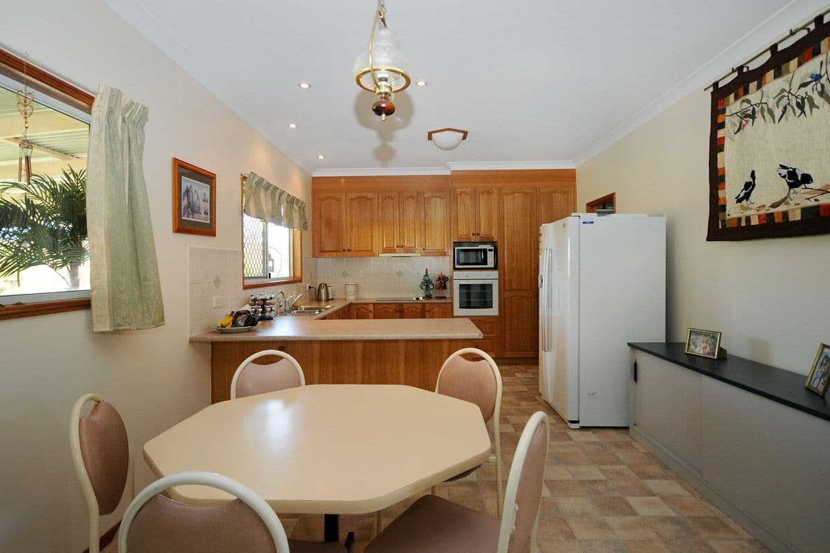 5 Andrews Court, HODGSON VALE QLD 4352, Hodgson Vale - Thumbnail 4