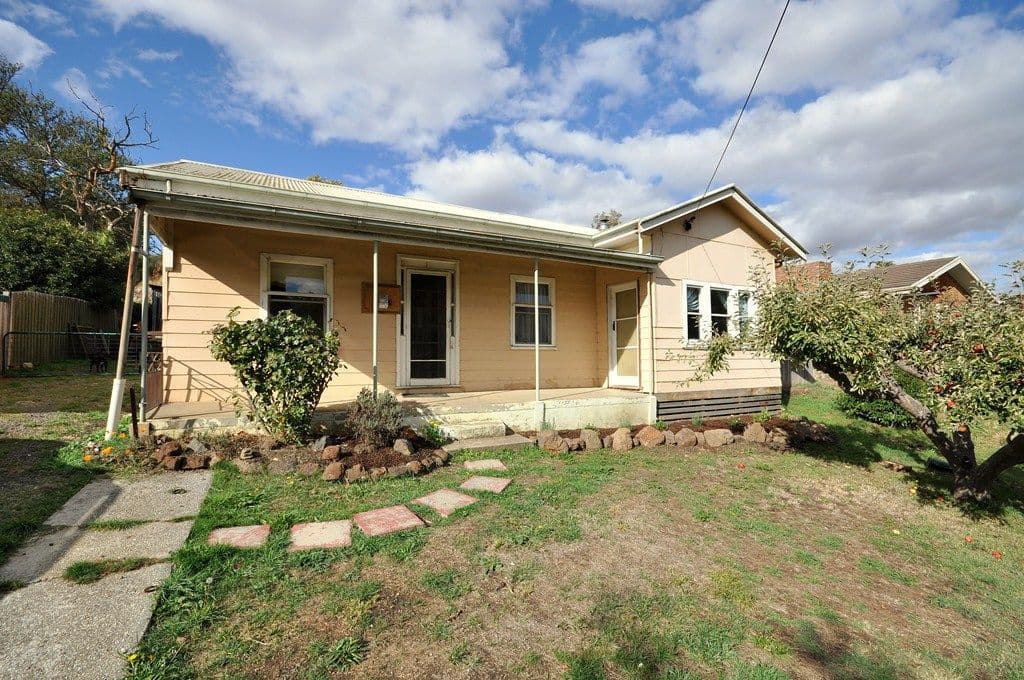 27 Angus Street, CLUNES VIC 3370, Clunes - Image 1