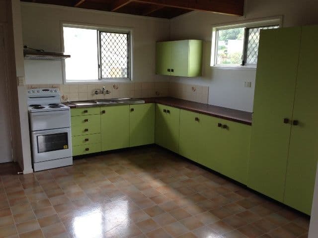 11 Oakleigh Street, ROCKVILLE QLD 4350, Rockville - Thumbnail 2