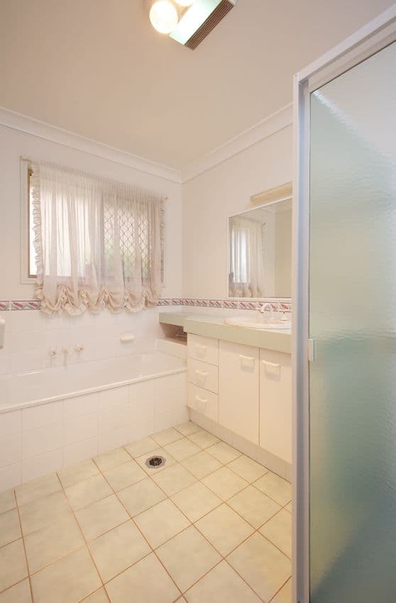 72 Usher Avenue, LABRADOR QLD 4215, Labrador - Thumbnail 8