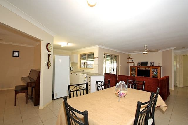 218 Wildey Street, FLINDERS VIEW QLD 4305, Flinders View - Thumbnail 2