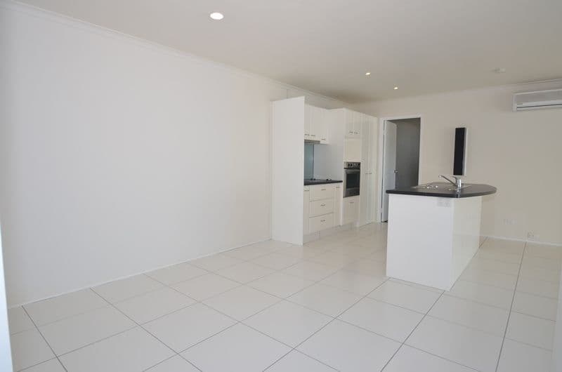 210 Olsen Avenue, ARUNDEL QLD 4214, Arundel - Thumbnail 4