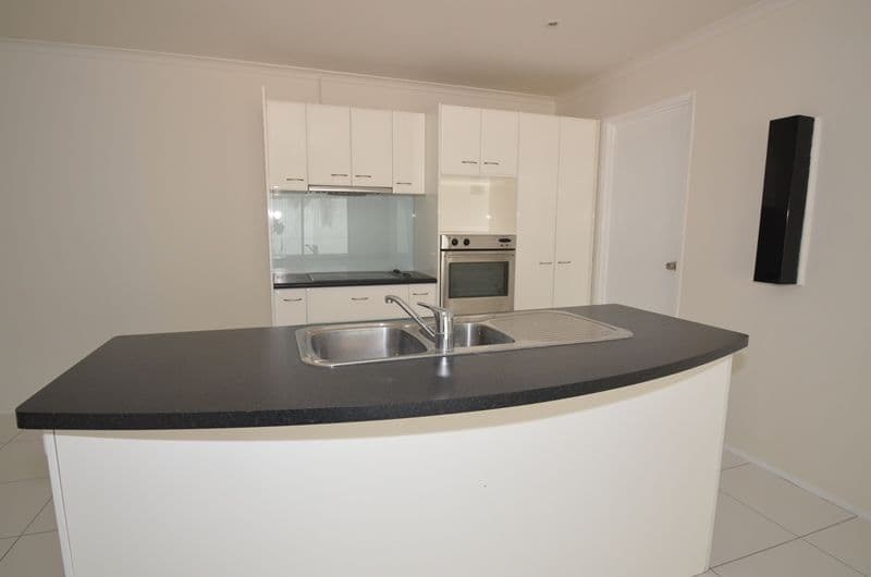 210 Olsen Avenue, ARUNDEL QLD 4214, Arundel - Thumbnail 3