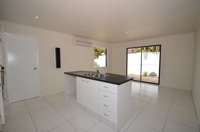 210 Olsen Avenue, ARUNDEL QLD 4214, Arundel - Thumbnail 2
