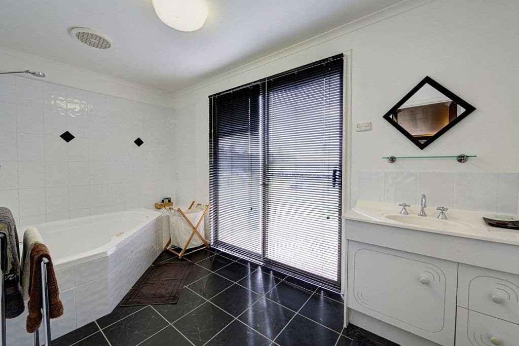 294 Raines Road, SHARON QLD 4670, Sharon - Thumbnail 3