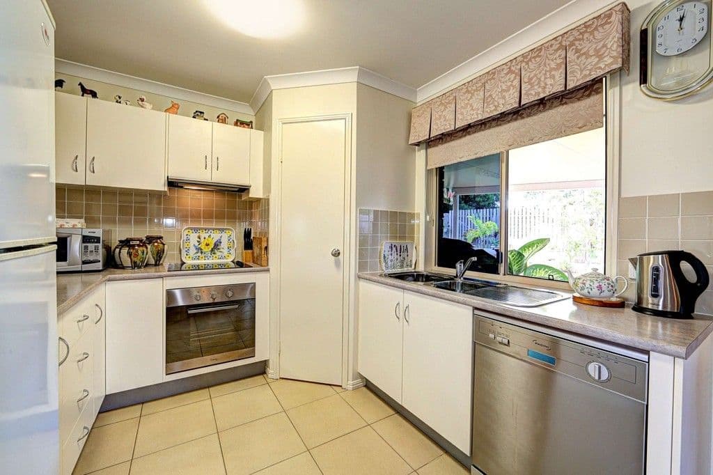 9 Elizabeth Street, CHILDERS QLD 4660, Childers - Thumbnail 2