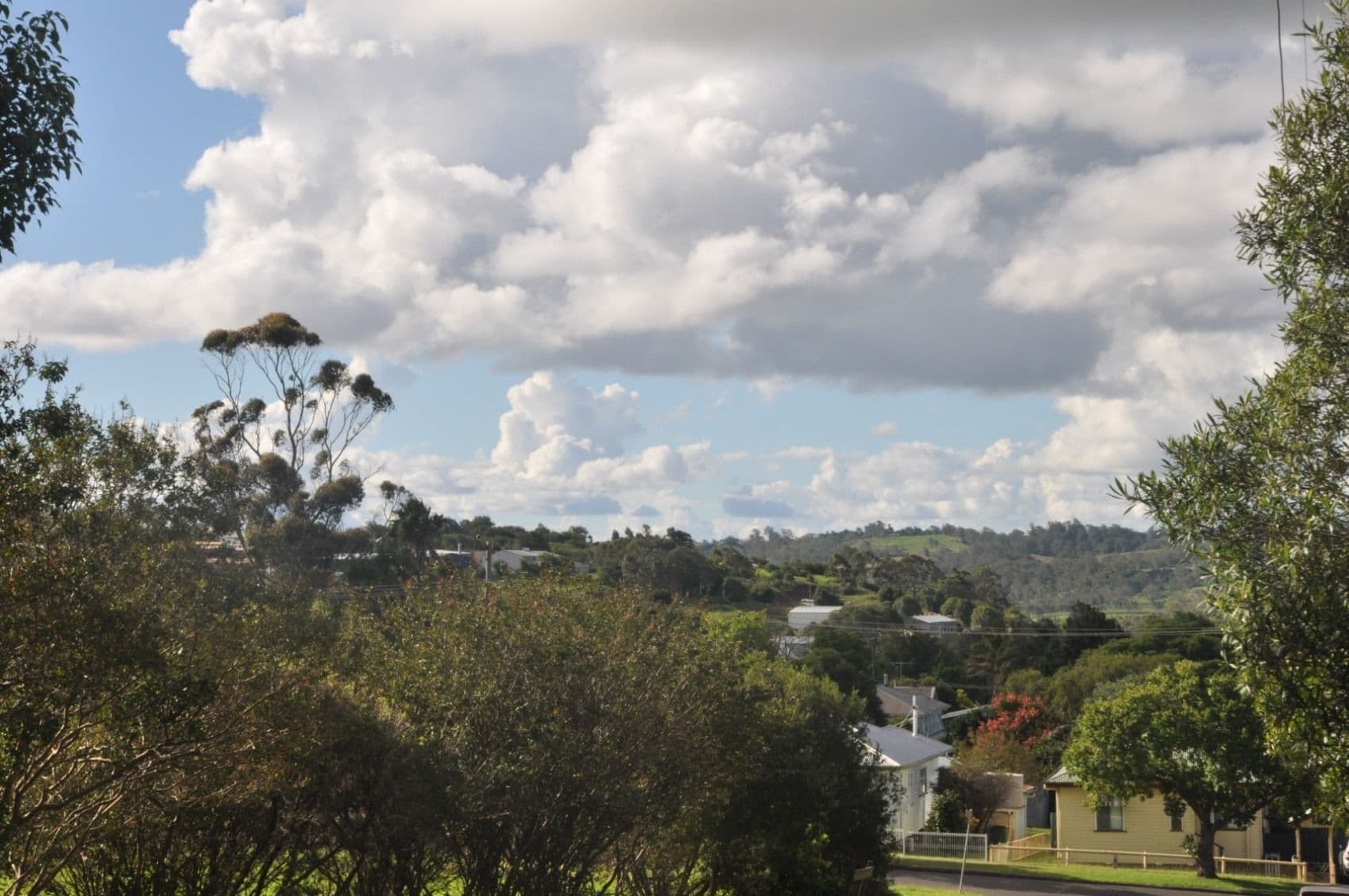 6 Hillview Avenue, NEWTOWN QLD 4350, Newtown - Thumbnail 2