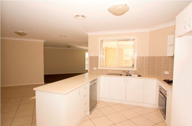 70 Ilumba Way, BATHURST NSW 2795, Bathurst - Thumbnail 5