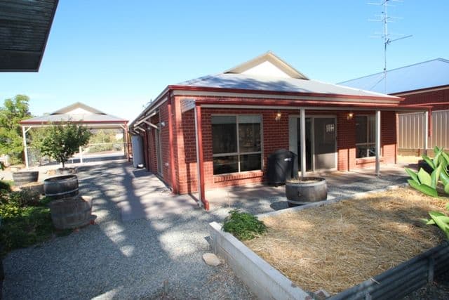 9 Rocky Glen Court, CLARE SA 5453, Clare - Thumbnail 2