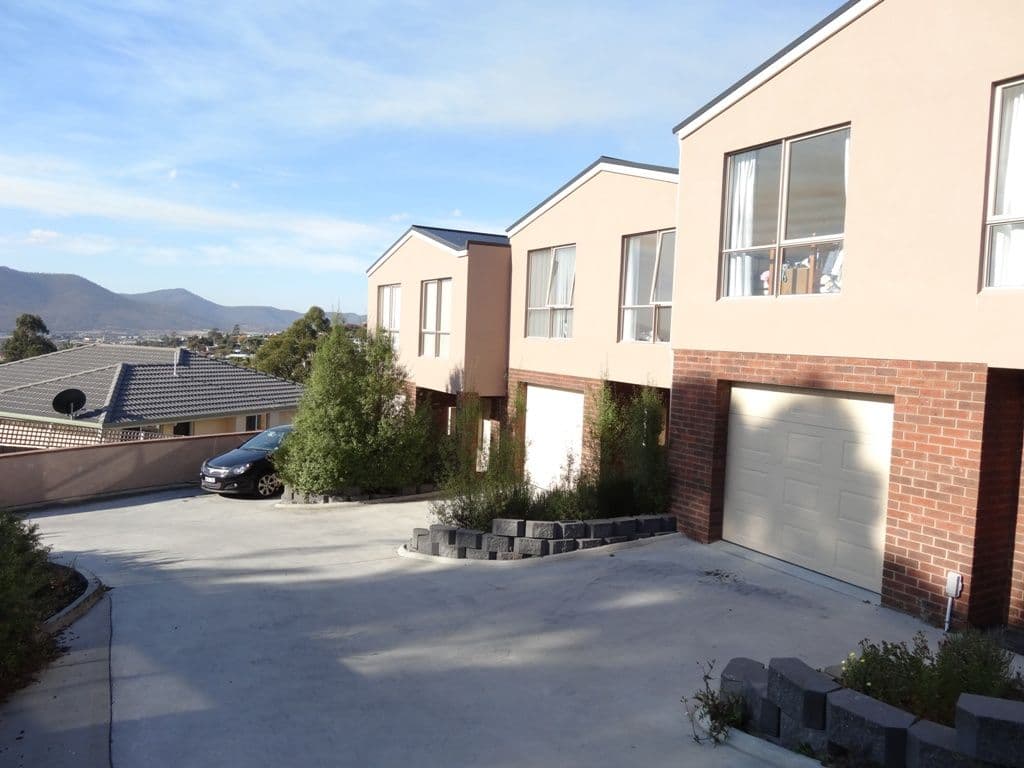 8/4 Nagle Place, GLENORCHY TAS 7010, Glenorchy - Thumbnail 2