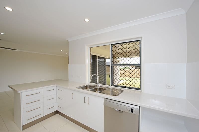 9 Florey Place, KIRKWOOD QLD 4680, Kirkwood - Thumbnail 5