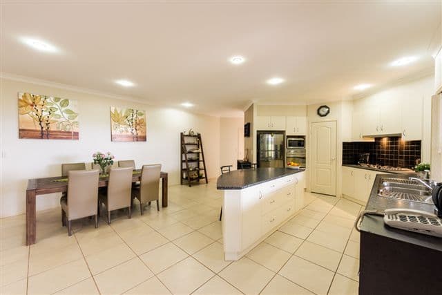 18 Dunbar Court, HIGHFIELDS QLD 4352, Highfields - Thumbnail 3
