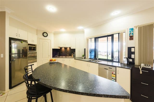 18 Dunbar Court, HIGHFIELDS QLD 4352, Highfields - Thumbnail 4