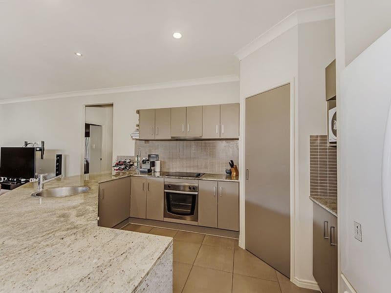 6 Campelles Avenue, VARSITY LAKES QLD 4227, Varsity Lakes - Thumbnail 3