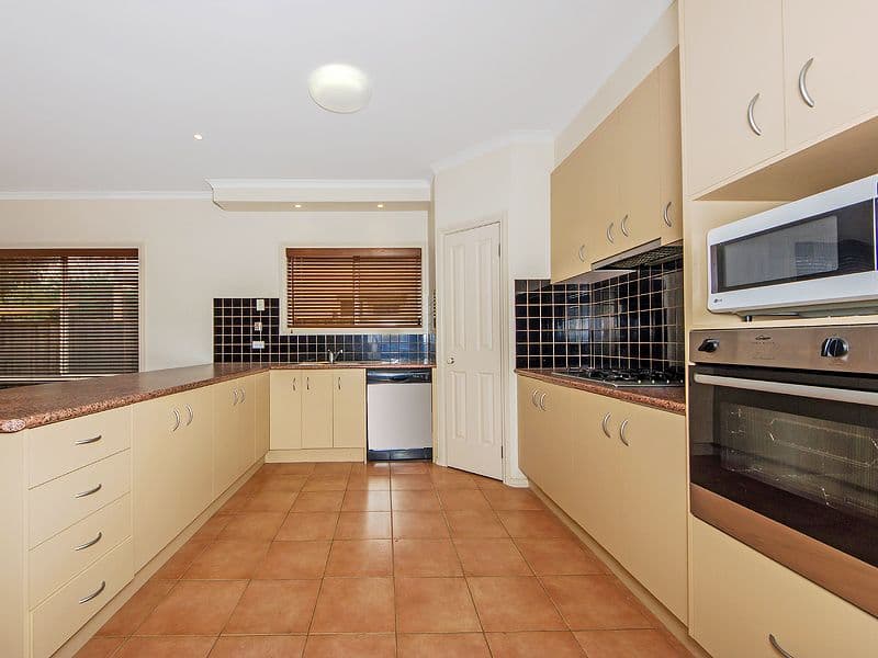 17 Lowess Lane, POINT COOK VIC 3030, Point Cook - Thumbnail 7