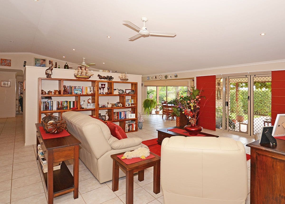 25 Oceanview Street, POINT VERNON QLD 4655, Point Vernon - Thumbnail 6