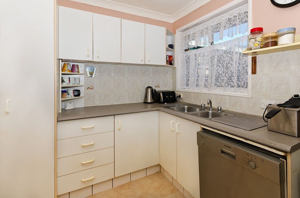 15 Annette Court, LABRADOR QLD 4215, Labrador - Thumbnail 4