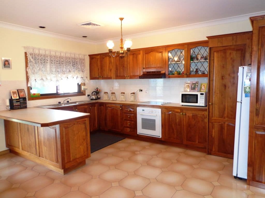 9 Warragamba Crescent, BOSSLEY PARK NSW 2176, Bossley Park - Thumbnail 2